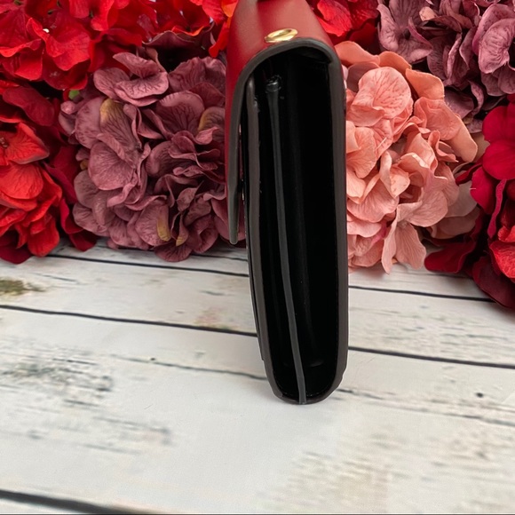 Multifunctional Vegan Leather Crossbody Purse - Picture 6 of 16